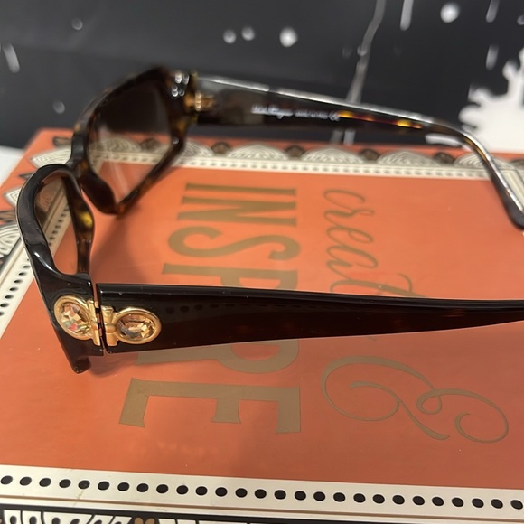 Salvatore Ferragamo Luxury Tortoiseshell Sunglasses - Picture 6 of 8